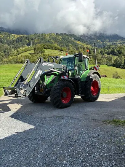 ebdbe2f3-7fcd-42dd-bf40-6c5ffeb16ab7-frontlader-stoll-fz-601-mit-konsole-zu-fendt-724 7.jpg
