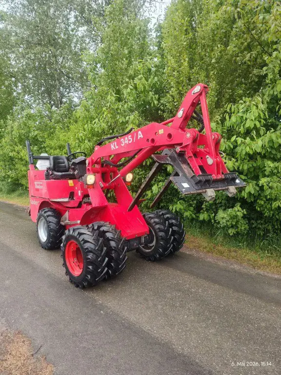 ba1d8b3d-45e8-46c6-a169-446ecca17b6e-Lader vorne.jpg