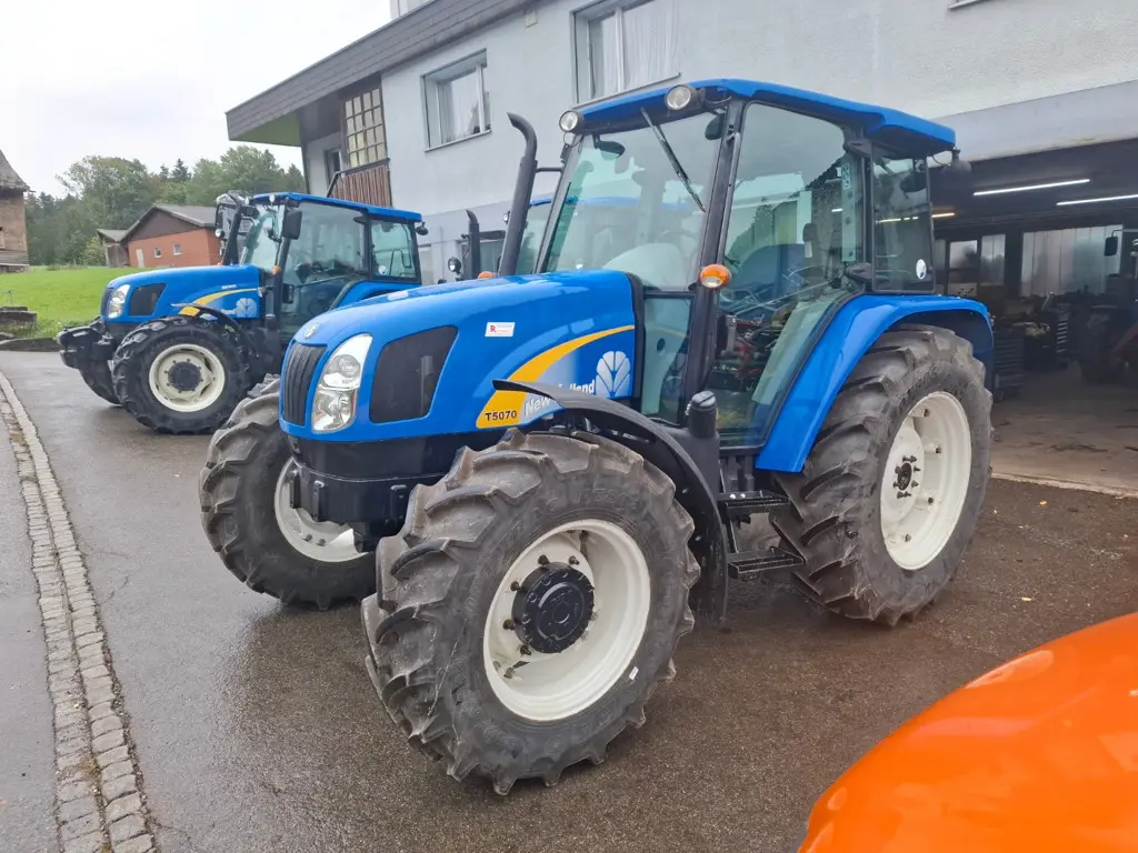 Traktor New Holland T5070