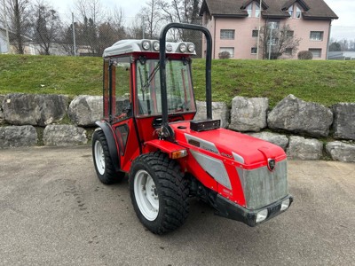 Antonio CARRARO Kompaktschlepper SUPERTIGRE JONA 6400