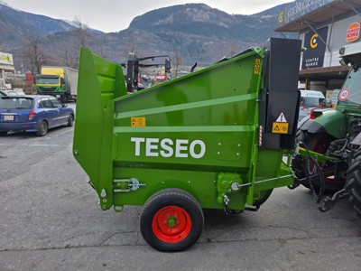 RBS Teseo Einstreugerät Strohhäcksler