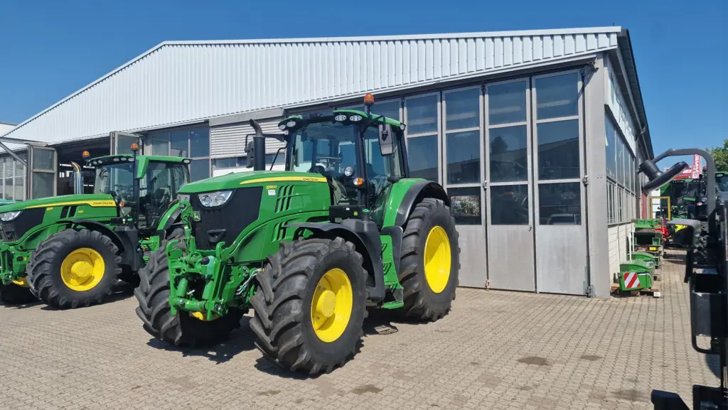 John Deere 6195M