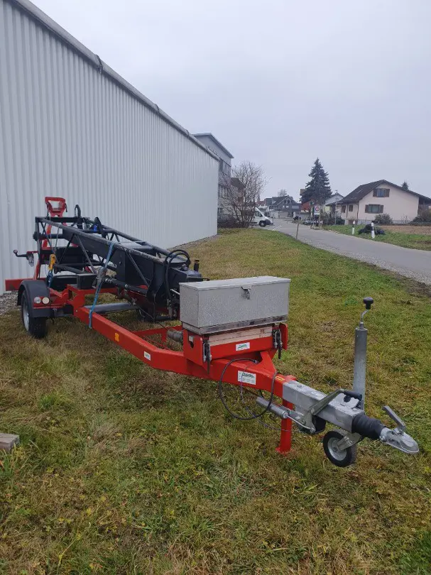 Anhänger und PT 800 von Manitou