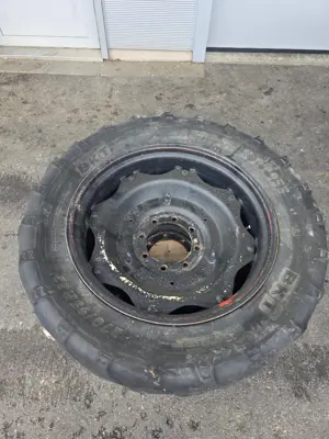 BKT 270/95R32