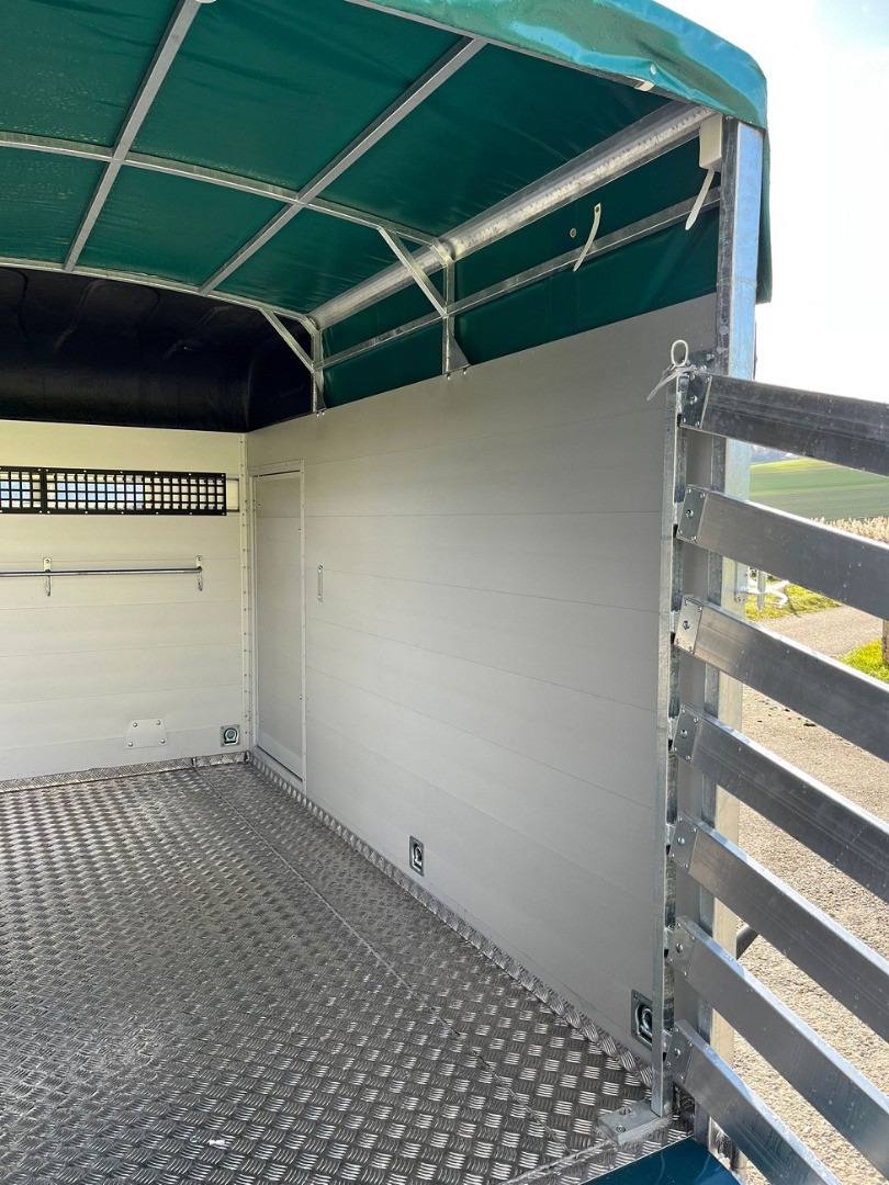 8da8421a-7077-4141-aa8d-c00a1222c239-Vezeko 2700 D (7).jpg