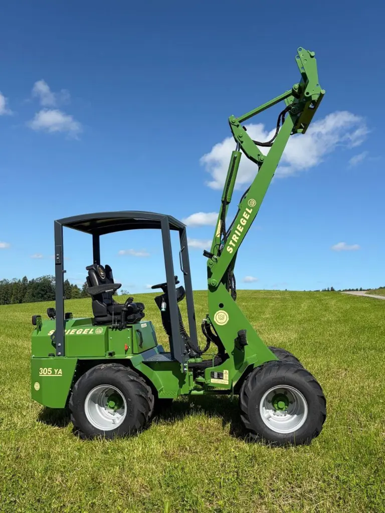 6cba7693-f330-4c18-b4ee-f527a280d95f-hoflader-striegel-305-abverkauf-lagermaschine (5).jpg