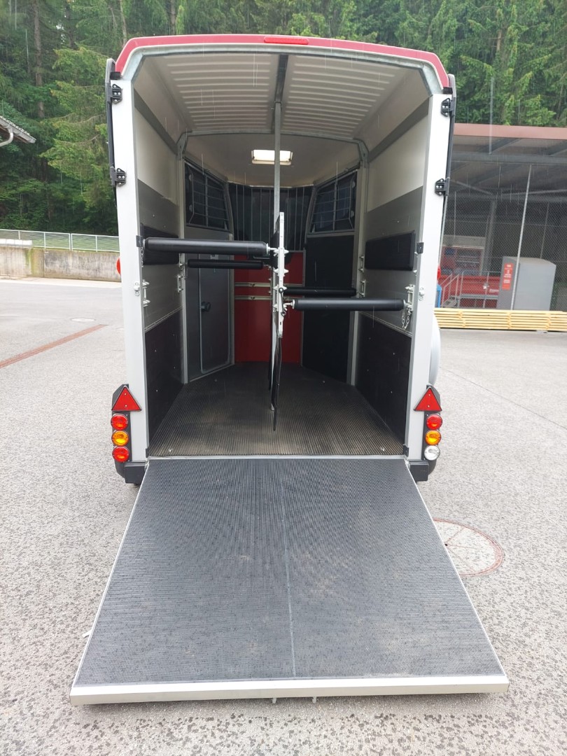 3960ab82-86ed-4e18-b378-e5f2fda1e66d-WhatsApp Image 2025-06-04 at 13.png