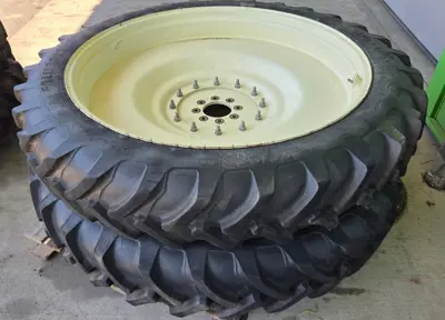 1 Paar Rad kpl. Alliance 270/95R48