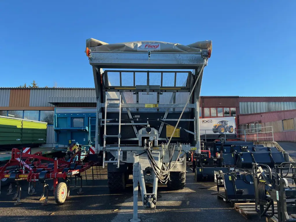 b2611039-6b94-442b-9085-b0677d2ee9b2-Fliegl ASW 256 2.jpg