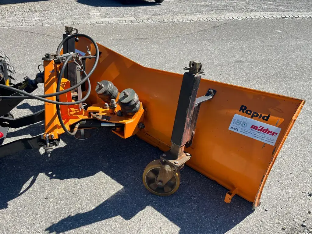 cdd783bf-c8d5-4ac4-8795-95fac1c9b834-36490 Iseki Traktor 5390 FQ mit Schneeplfug (9).jpg