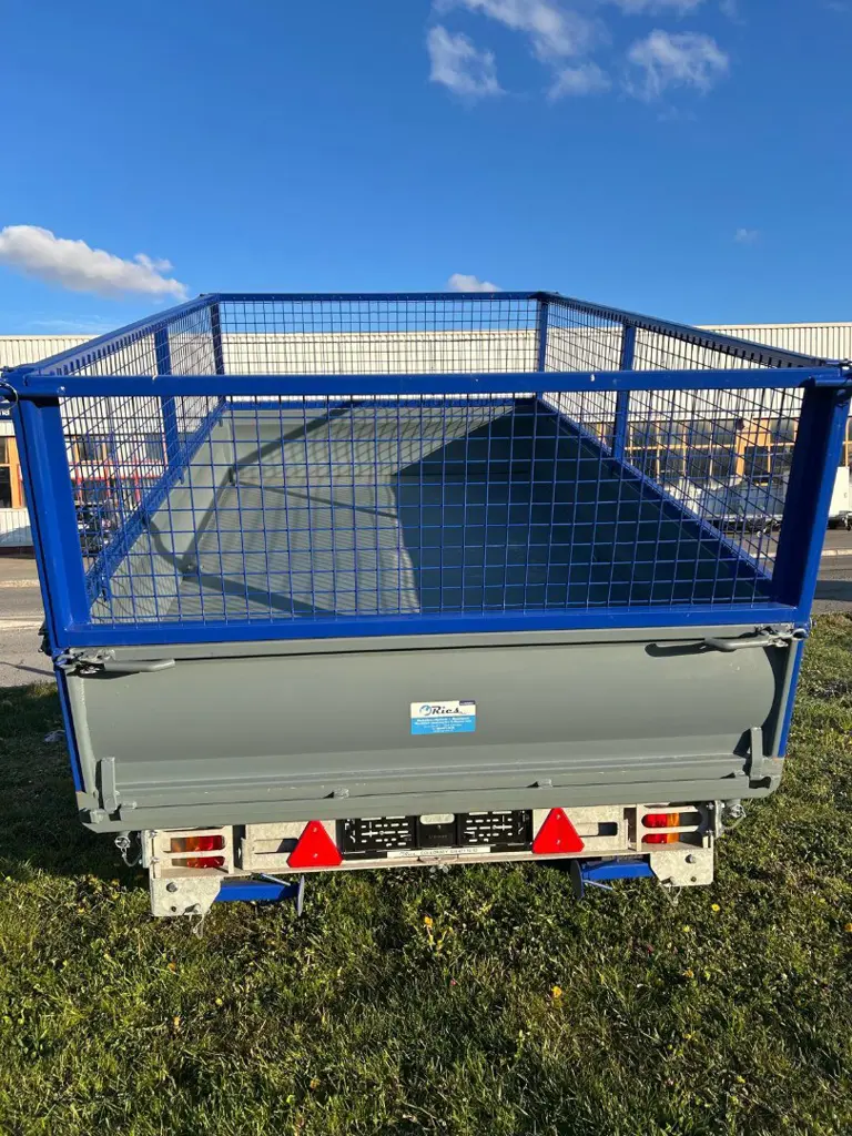 f1f5a55d-115d-4809-9fb4-839013f39963-Remorque basculante 3 côtés derrière.jpg