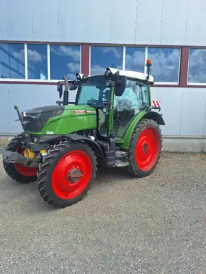 Traktor Fendt 211 Gen3 Profi+