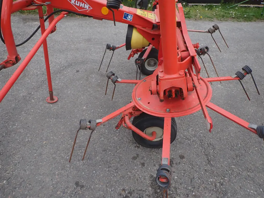 0fcc5b35-5135-43c6-9a36-17c744e36760-Kuhn 5001 bei H Z (7).jpg