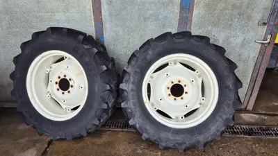 Kompletträder 340/85R28