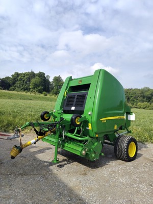Rundballenpresse John Deere 854