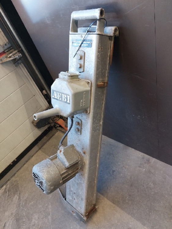 61940f96-fddd-4efc-b1a6-35267c6dfe0f-Aebi Humbert-Droz coupe-foin (3).jpg