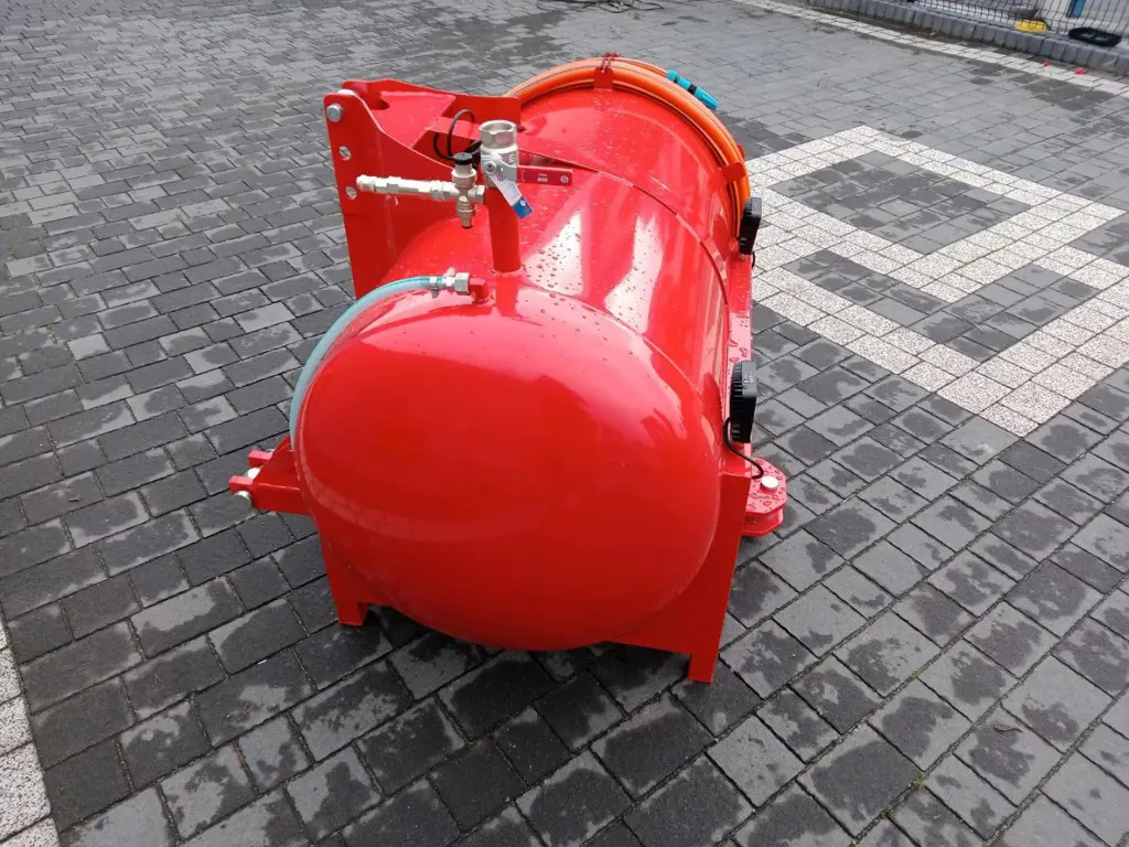 8f49d825-69f2-4235-a4cd-e843fff2d7cd-4 conv.jpg