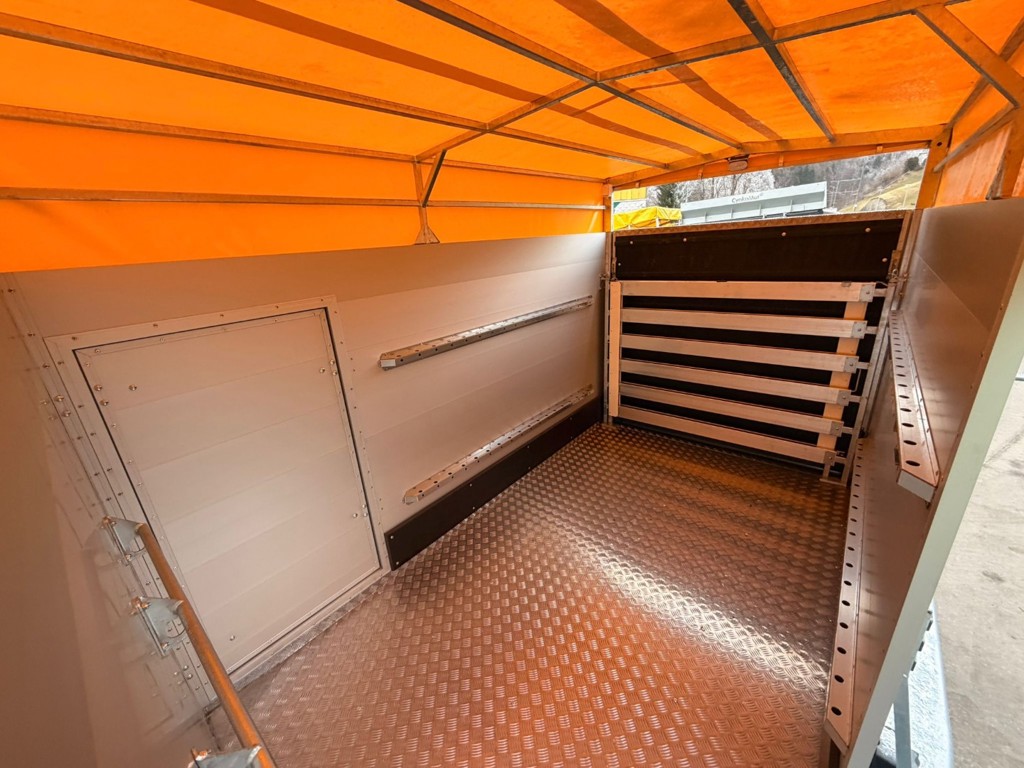 63407016-53fe-46b7-9b02-8a1f1ddddc6a-Viehwagen 1.jpg