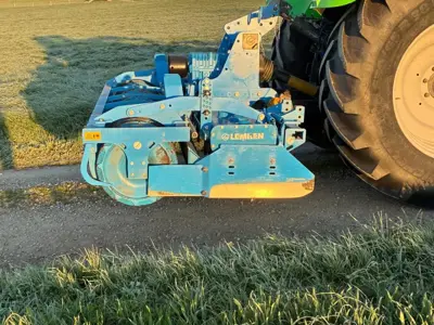 Lemken Zirkon 12 mit Trapezpackerwalze