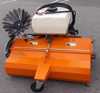 Front-Anbau Wisch- und Putzmaschine Bema 1.40 m / 520 Dual mit Wassertank Occ.