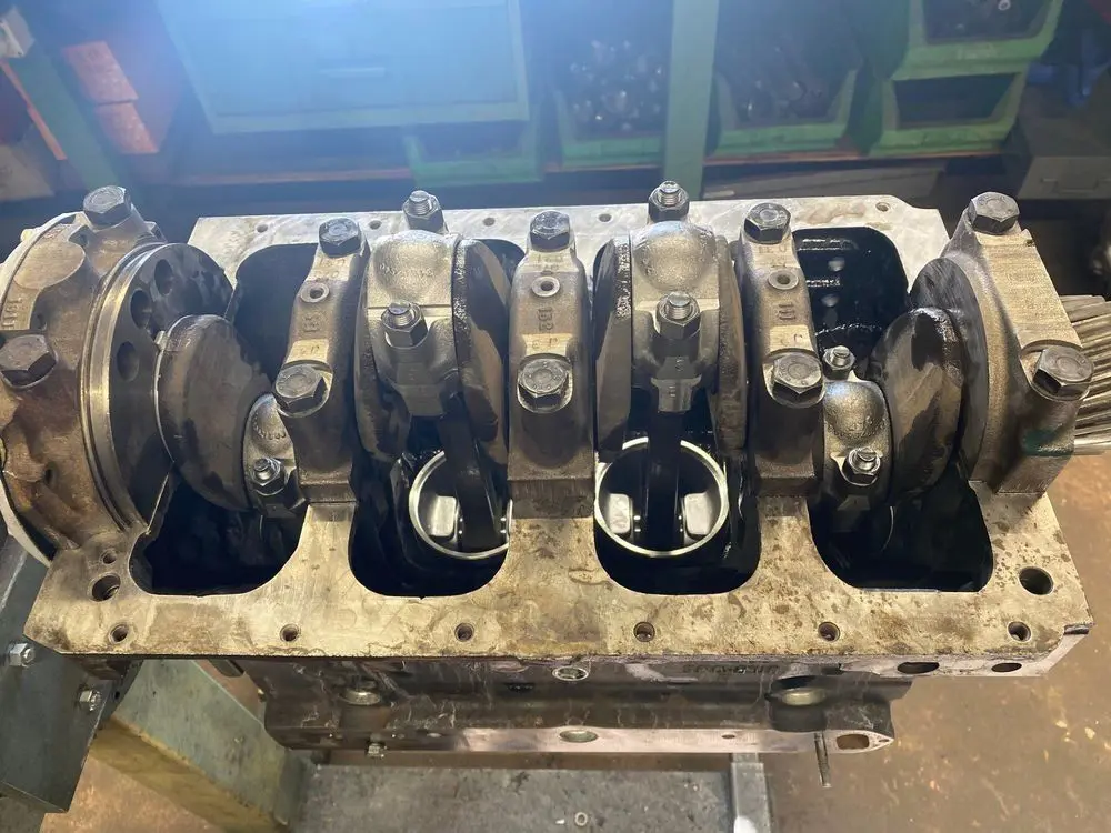 2754dc85-7d5b-41f4-82e9-9bdd347243aa-perkins-teilmotor-42032.jpg