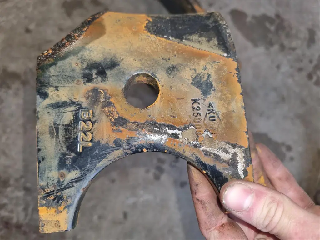 d1ca67bf-7aea-41bf-930f-43ee8619c1fc-Kuhn dents Jordi (5).jpg